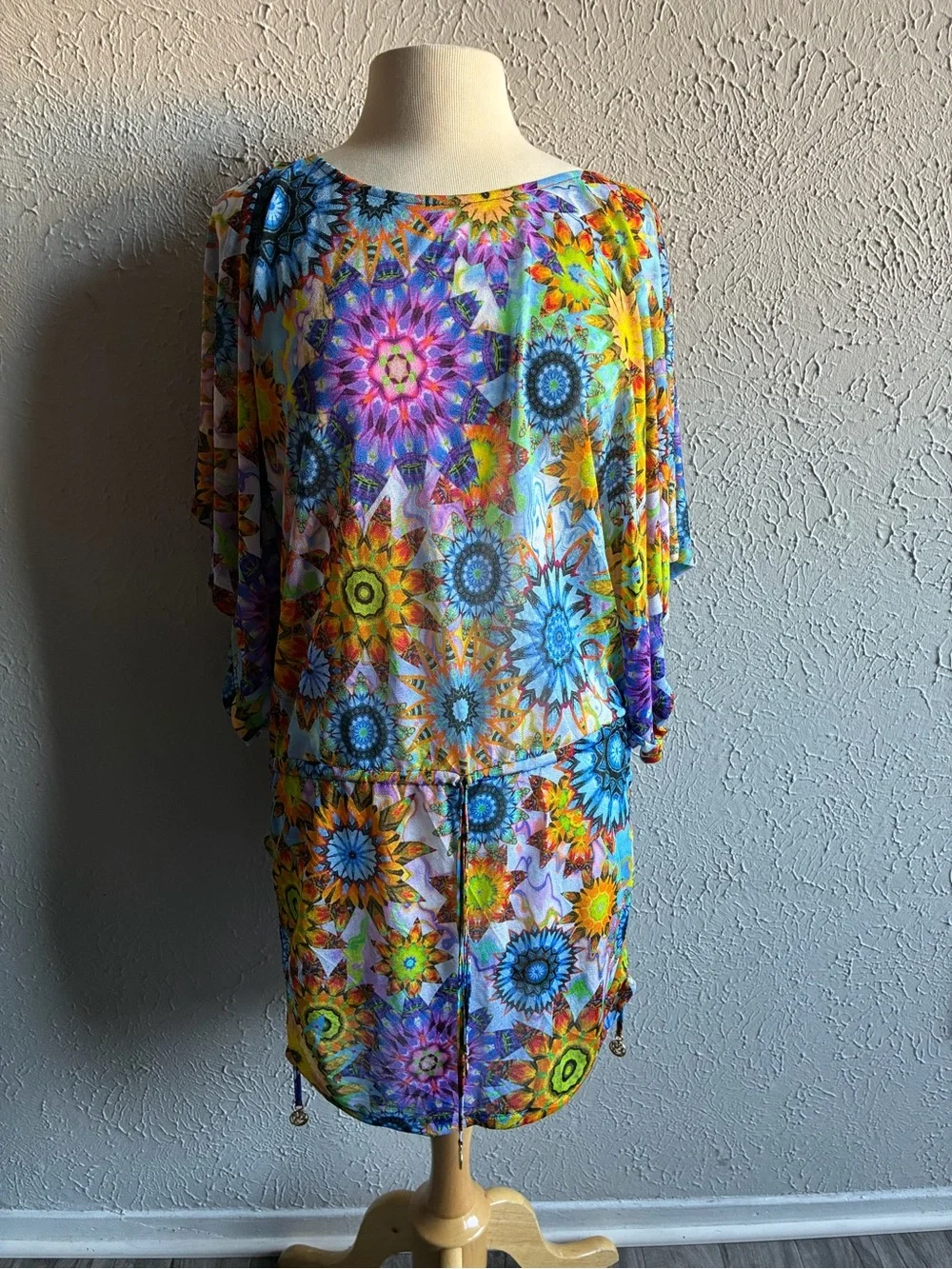 Luli Fama Kaleidoscope Print Batwing Swim Cover Up Resort Medium.